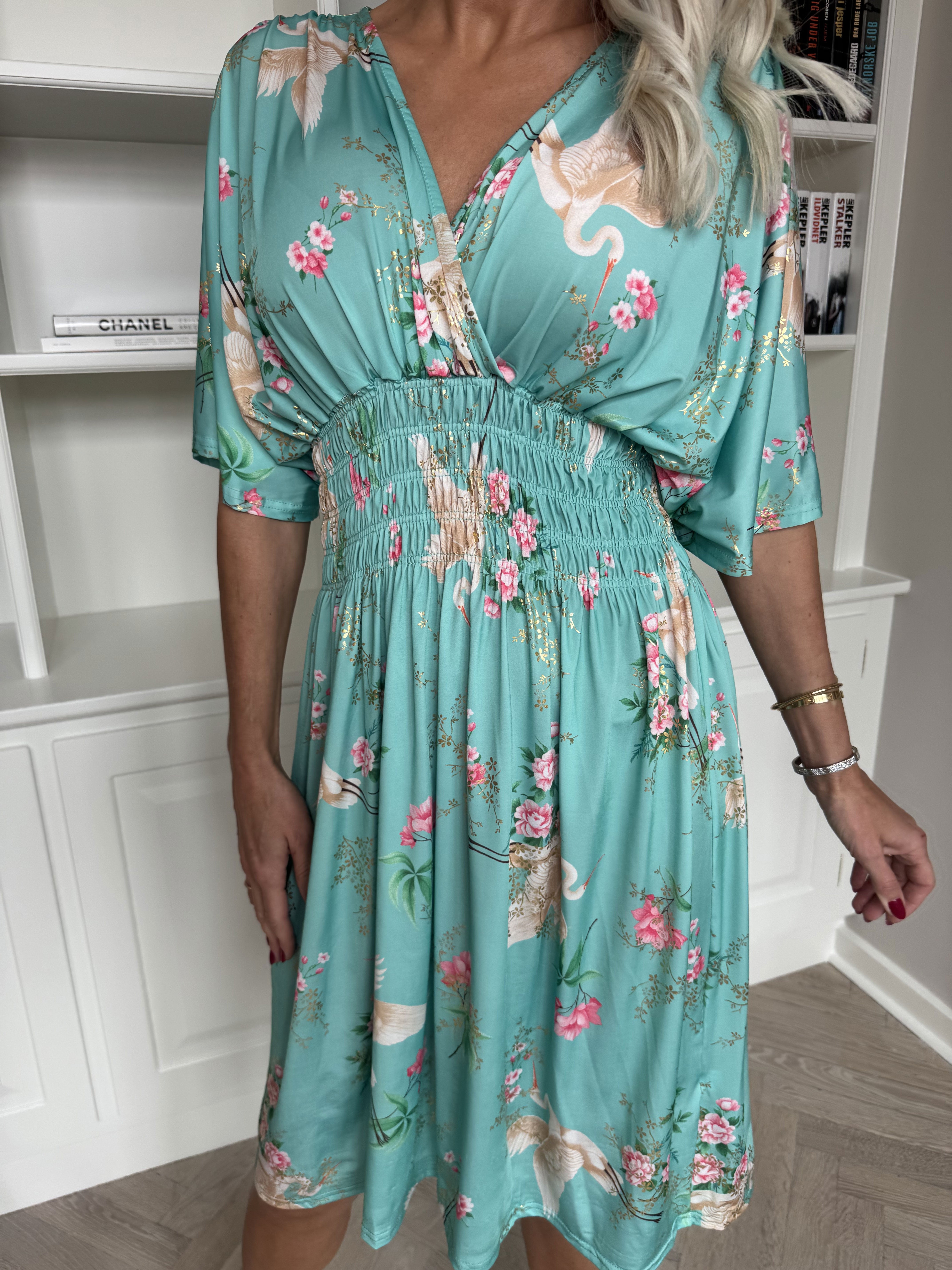 Pams Fly Short - Elastisk klänning med blommor och fåglar